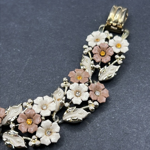 Vintage Coro Pegasus flower bracelet - Picture 3 of 6
